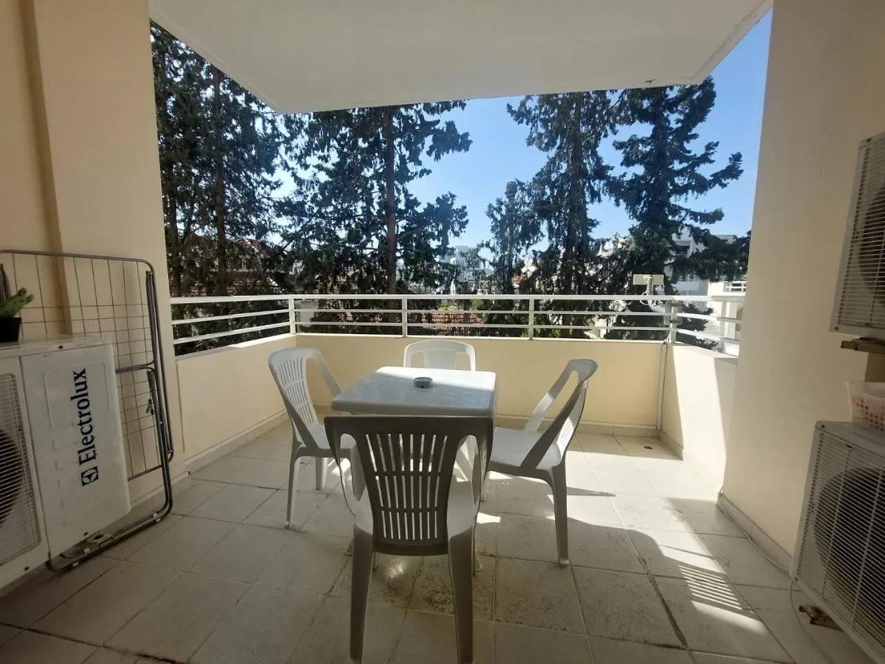 Sunny 2 Bedroom Larnaca Center Zypern